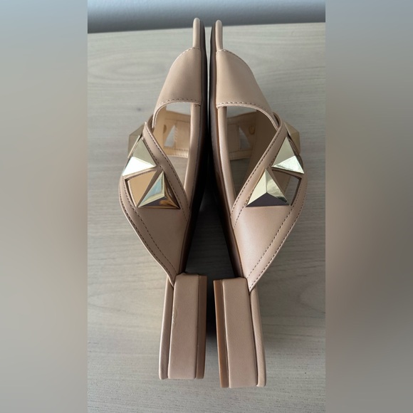 Jessica Simpson Maddie Beige with Gold Studs Slide Sandals / Size 9 / NWOB - Picture 5 of 12